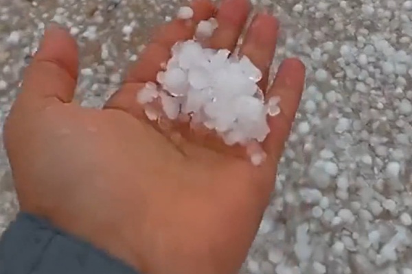 சாலைகள் மூடப்பட்டன 