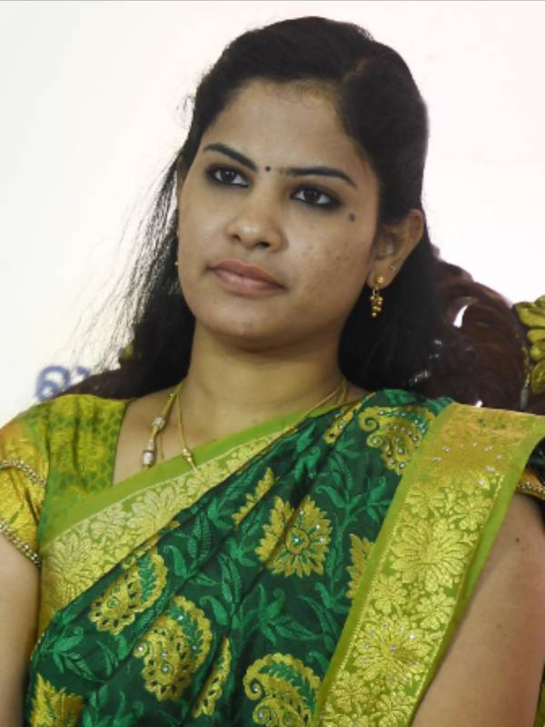 மேயர் பிரியா 