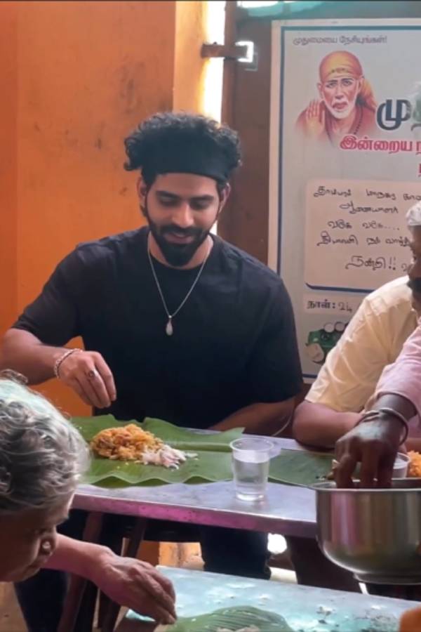 முதியோர் இல்லத்தில் கொண்டாட்டம்