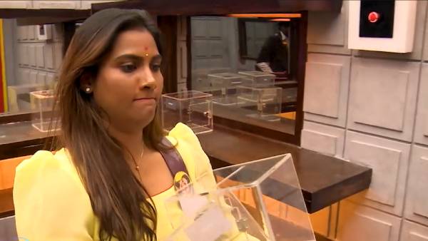 மைனாக்கு கிடைத்த பணம் மைனாக்கு கிடைத்த பணம்