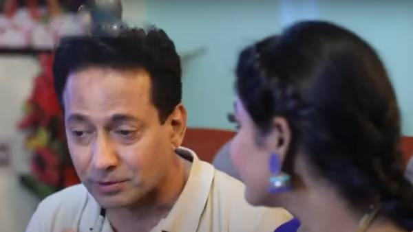 அடி வாங்கிய கோபி