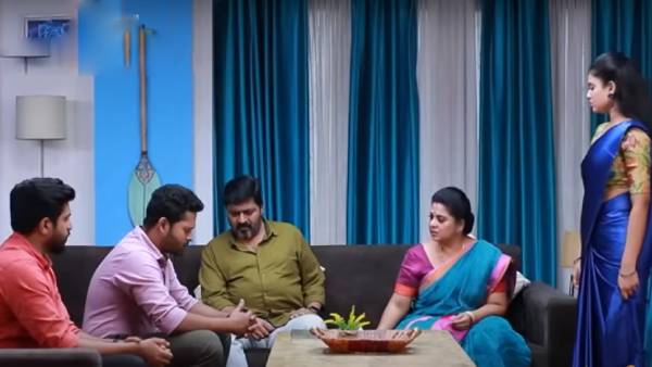 தெருவில் தேடும் குடும்பத்தினர்