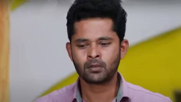 பேக்கை கையில் எடுத்த பாரதி