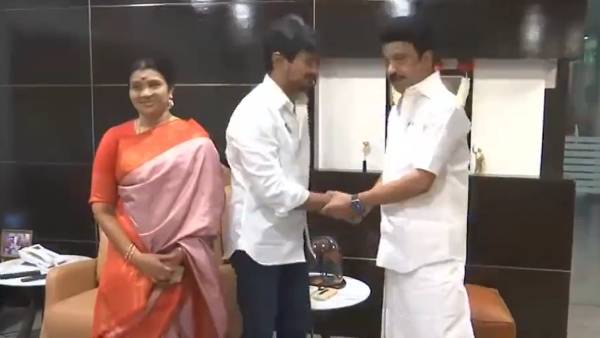 காலில் விழுந்து வணங்கிய உதயநிதி