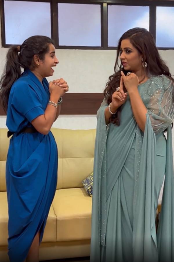 பாடகியாக மாற்றிய குரல்