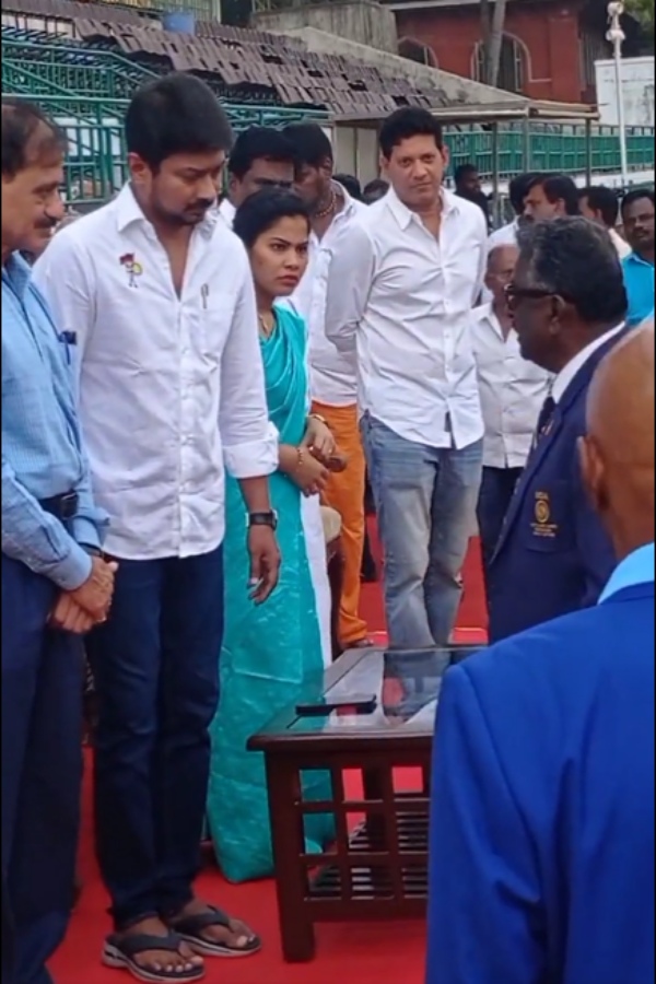 அமைச்சர் உதயநிதி 