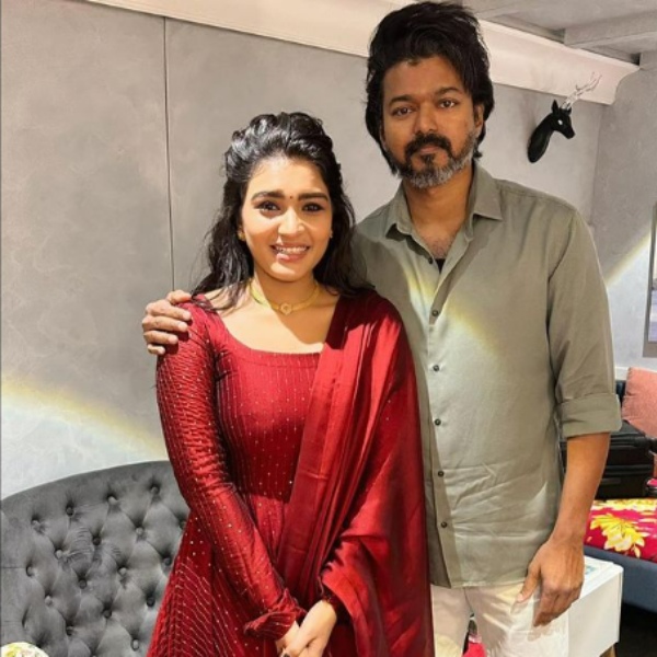 இசை வெளியீட்டு விழாவில் போட்டோ