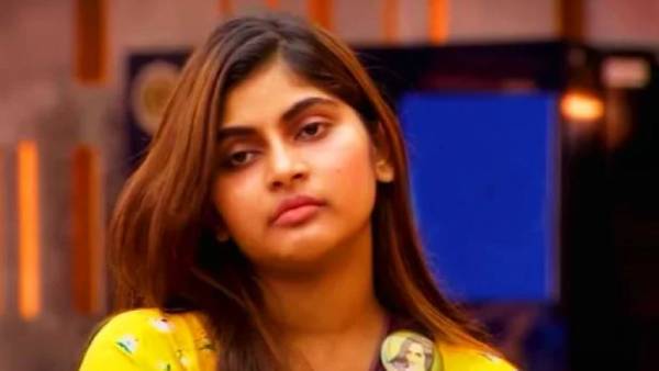 காதலியை குறித்த பெருமை காதலியை குறித்த பெருமை