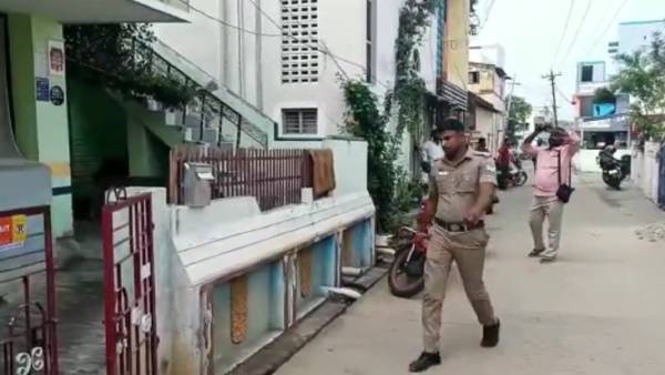 வியாபாரியின் மறைமுக வாழ்க்கை 