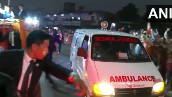 ஆம்புலன்ஸ் ஆம்புலன்ஸ்