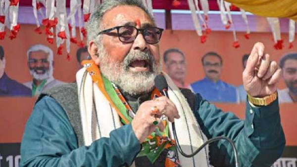 இளம் வயதில் திருமணம் செய்கின்றனர் 