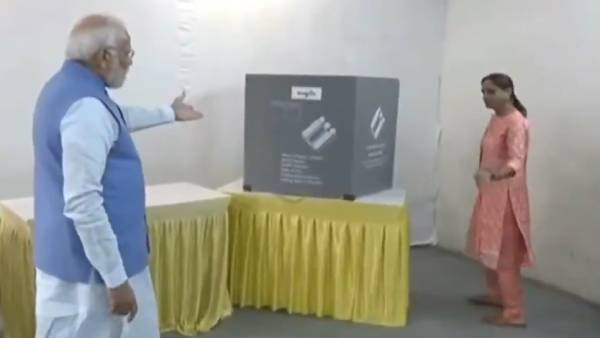 வாக்களிக்க வேண்டும் வாக்களிக்க வேண்டும்