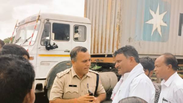 காட்டில் காங்கிரஸ் எம்.எல்.ஏ 