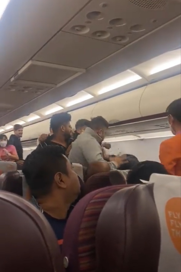 சரமாரி தாக்குதல் 