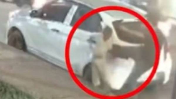  எட்டி உதைக்கப்பட்ட சிறுவன் 