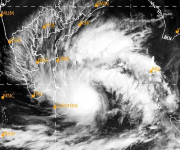 ‛மாண்டஸ்’ புயல் ‛மாண்டஸ்’ புயல்