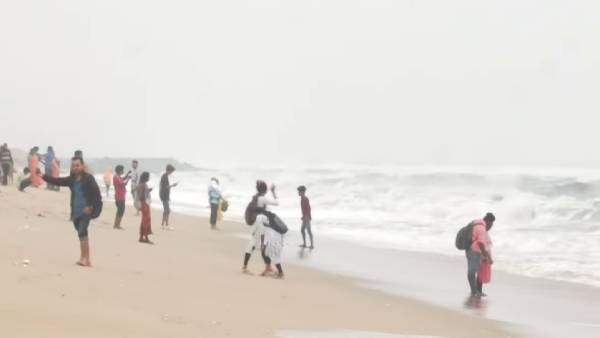 ஆபத்தை உணராமல் செல்பி 