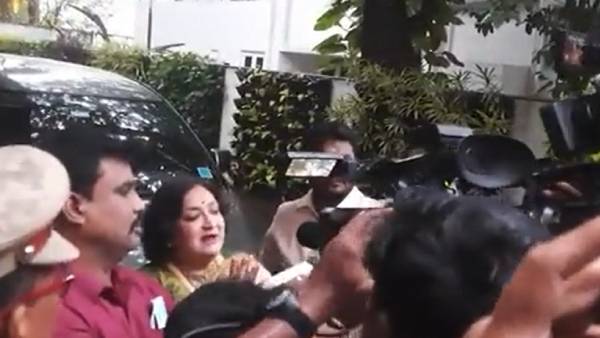 லதா ரஜினிகாந்த் வேண்டுகோள் 