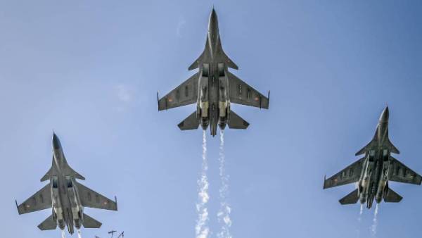 அத்துமீறி பறந்த சீன உளவு விமானங்கள் 