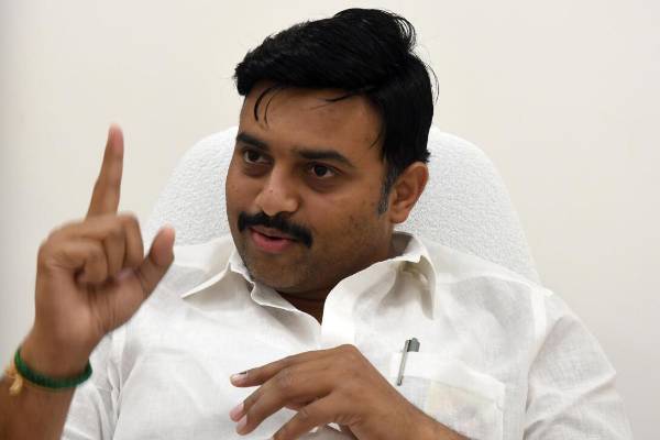 அமைச்சர் மதிவேந்தன் அமைச்சர் மதிவேந்தன்