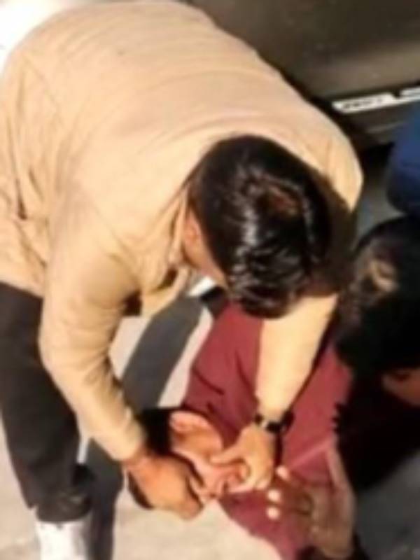 கையும் களவுமாக மாட்டிய எஸ்.ஐ. 