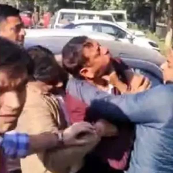 அப்படியே விழுங்கிய எஸ்.ஐ. 