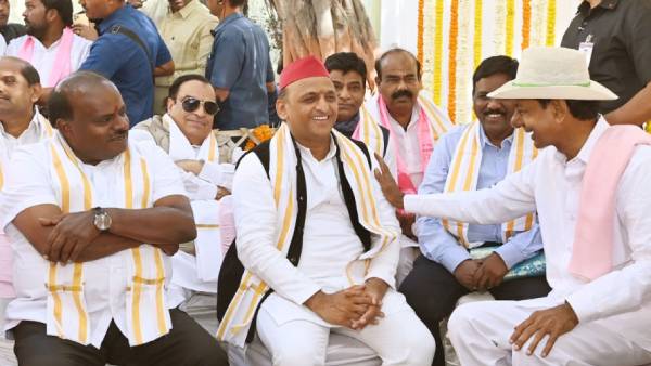 டெல்லியில் கட்சி அலுவலகம் திறப்பு 