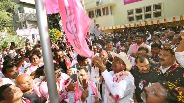  தேசிய அரசியலுக்கு புதிய கட்சி 