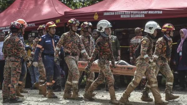 மீட்பு பணியில் சுணக்கம் மீட்பு பணியில் சுணக்கம்