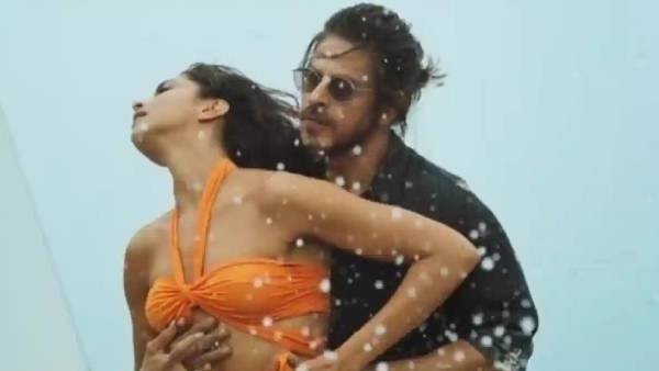 இந்துக்களின் மனதை புண்படுத்தும் வகையில் இந்துக்களின் மனதை புண்படுத்தும் வகையில்