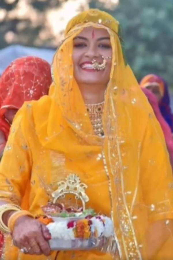 கடவுளையே திருமணம் செய்த இளம்பெண் கடவுளையே திருமணம் செய்த இளம்பெண்