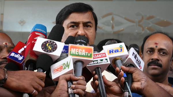 நிலுவையில் உள்ள விருது நிலுவையில் உள்ள விருது