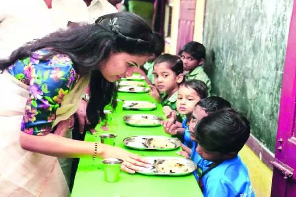  கிச்சனுக்குள்ளேயே