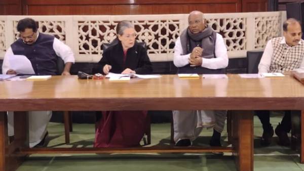 சோனியா கடும் தாக்கு சோனியா கடும் தாக்கு