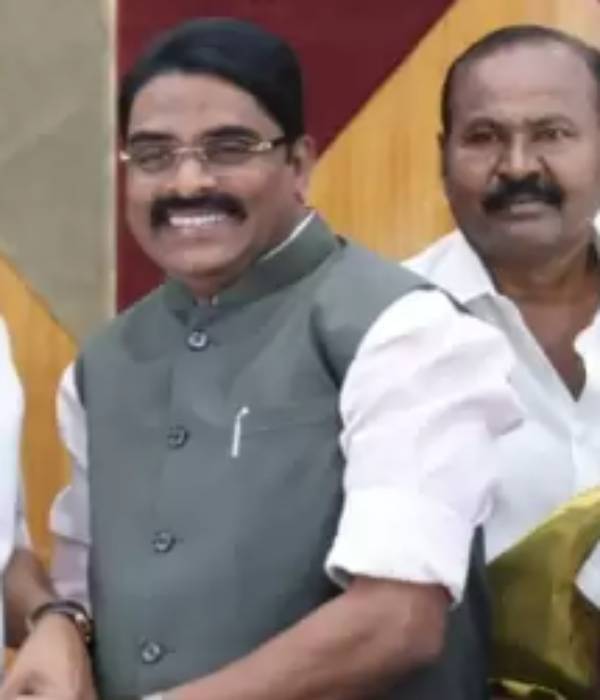 மாலை மகனுக்கு நிச்சயதார்த்தம் மாலை மகனுக்கு நிச்சயதார்த்தம்