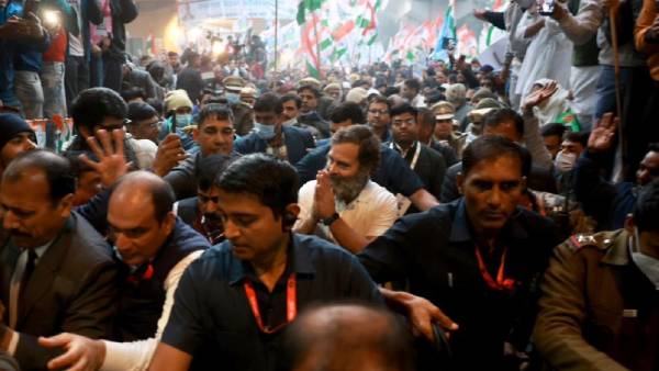  காங்கிரஸ் கட்சியினர் கடும் அதிருப்தி 