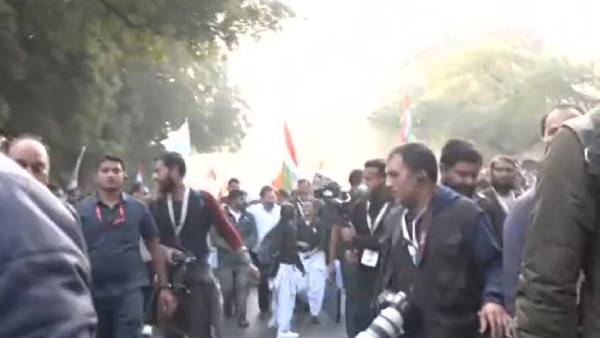 12 மாநிலங்களை கடந்து 