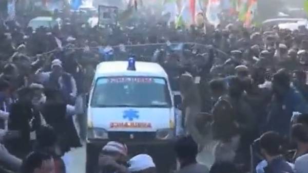 ஆம்புலன்சுக்கு வழிவிடுமாறு 