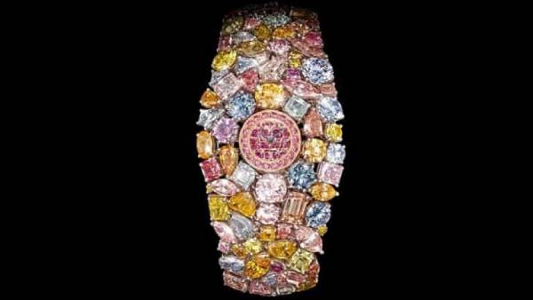 1. கிராஃப் டைமண்ட்ஸ் ஹால்லுசினேசன் 