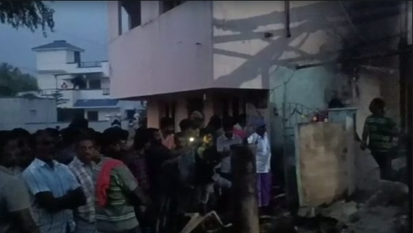 10-க்கும் மேற்பட்ட வீடுகளில் 