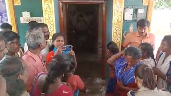 கோயிலுக்குள் தலித் மக்கள் 