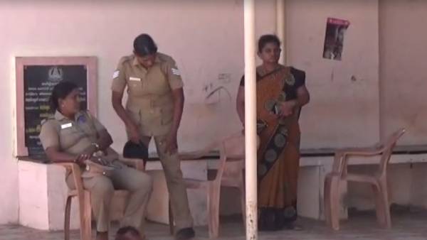 சிறையில் அடைப்பு 