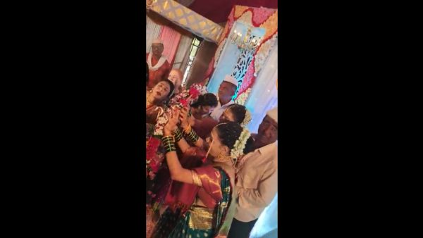  காதல் மலர்ந்தது 