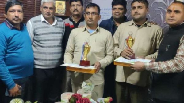 உயிரை காப்பாற்றியவர்கள் உயிரை காப்பாற்றியவர்கள்