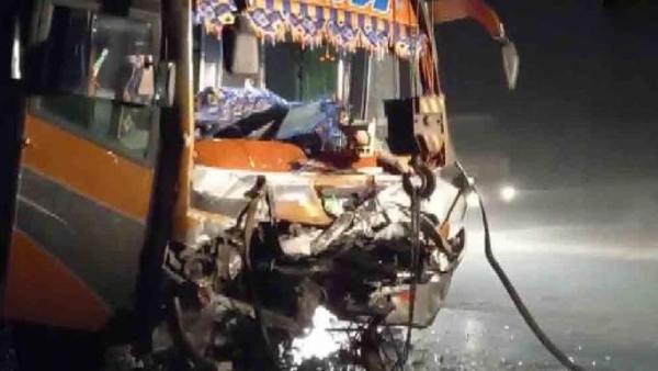  சென்டர் மீடியனை தாண்டி..