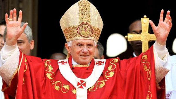 பதவியை துறந்த போப் பதவியை துறந்த போப்