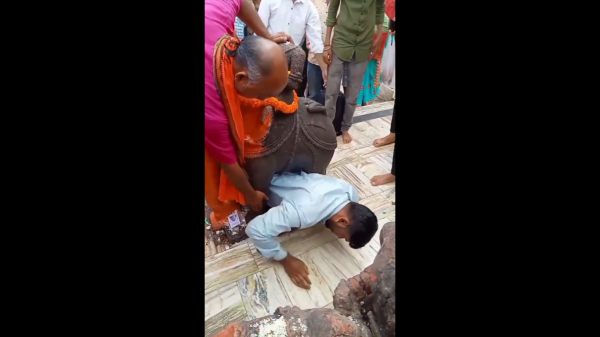 அருகில் உள்ளவர்களும் உதவி 