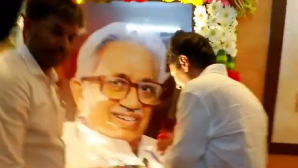  தந்தை பெரியார், க.அன்பழகனுக்கு மரியாதை