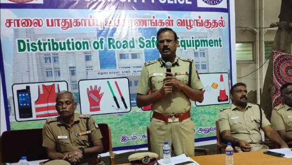 அருகில் சென்றாலே தெரிந்துவிடும் 