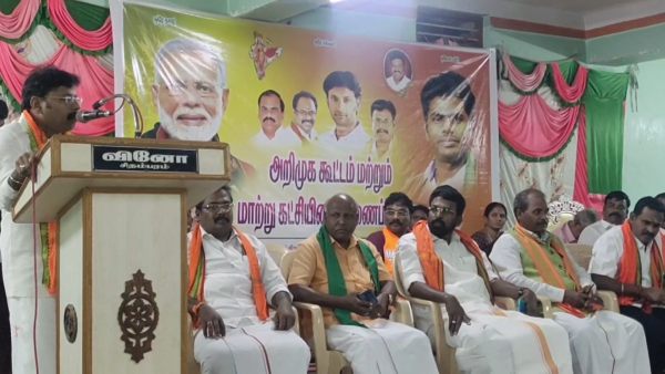 போலீஸ் முன்பு தாக்குதல் 
